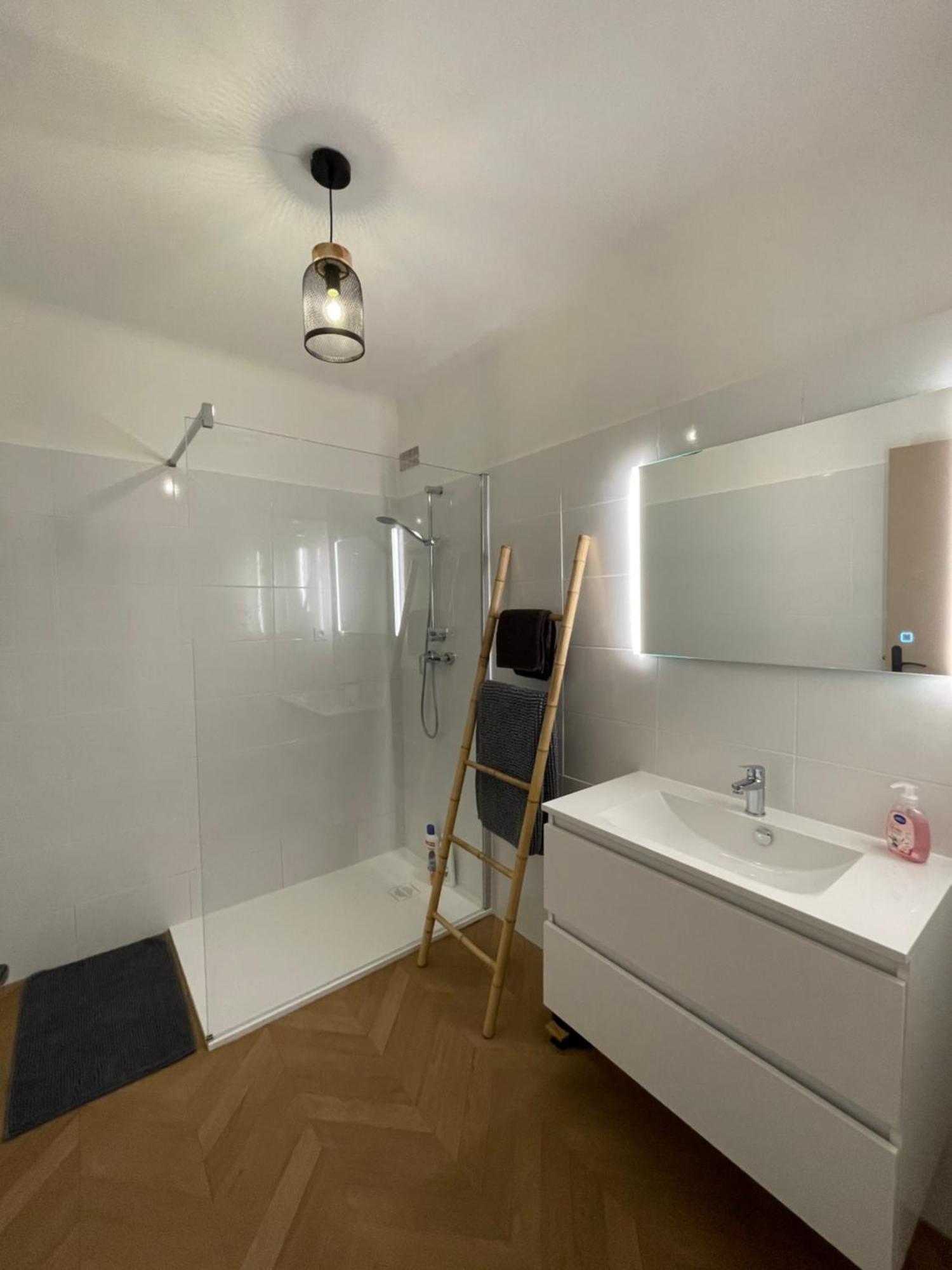 Spacieux Appartement Avec Balcon Narbonne Exterior photo